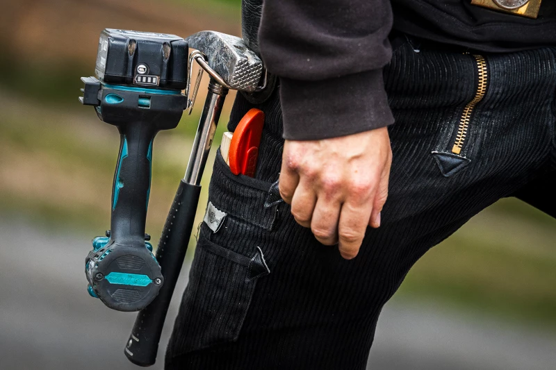 Höherer Lohn für die „höchsten Jobs“ im Altenburger Land | Bereit, den Menschen im Altenburger Land aufs Dach zu steigen. Und das für einen höheren Lohn: Dachdecker im Altenburger Land bekommen ab sofort mindestens 16,60 Euro pro Stunde für ihre Arbeit. Darauf hat die IG BAU Thüringen hingewiesen.