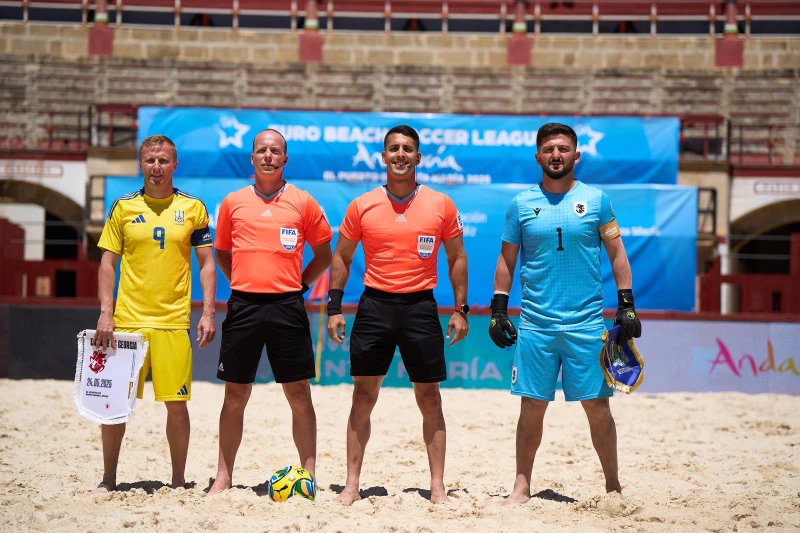 DANKE Schiri – Der ZFC bedankt sich bei seiner Schiedsrichtergruppe | Rick Jakob (2. v. l.)