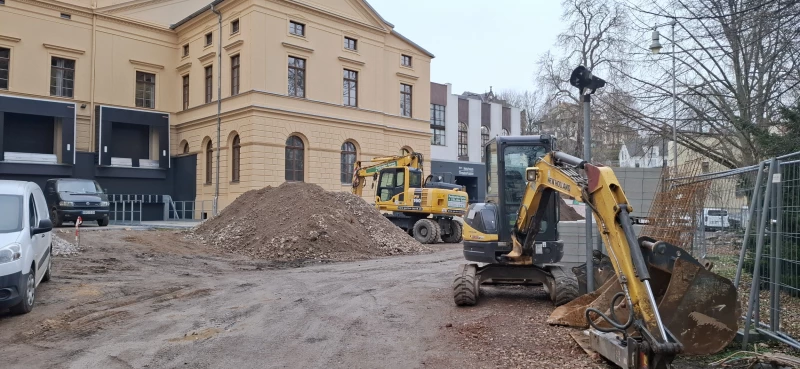 Baufortschritt am Altenburger Landestheater | Mit Hochdruck wird an den Außenanlagen gearbeitet.