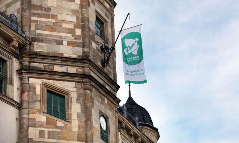 Fahnenaktion am Altenburger Rathaus | 