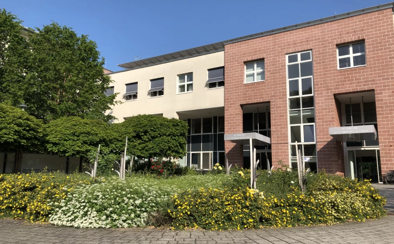 Gesetzlich angeordnete Maskenpflicht im Klinikum Altenburger Land endet | Eingangsbereich des Klinikums Altenburger Land