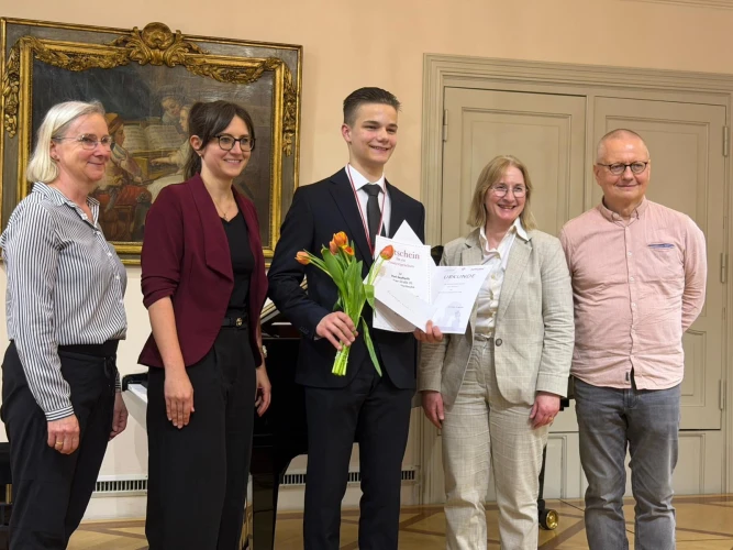 VorschauBild - 14‑jähriger Pianist aus Altenburger Land erhält Händel‑Mozart‑Stipendium