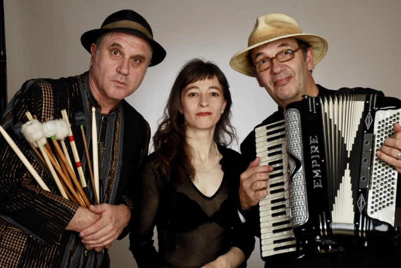 Mit urbaner Folklore das Herz öffnen | Bardomaniacs - Bardo Henning (r.), Conny Ottinger und Andreas Kohlmann