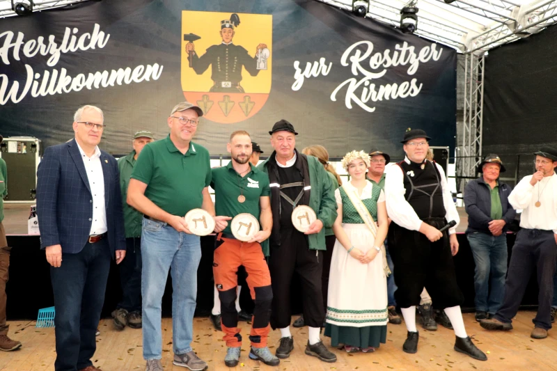 2. Mitteldeutsche Dengelmeisterschaft in Rositz: Traditionelles Handwerk im Mittelpunkt | Siegerehrung im Festzelt