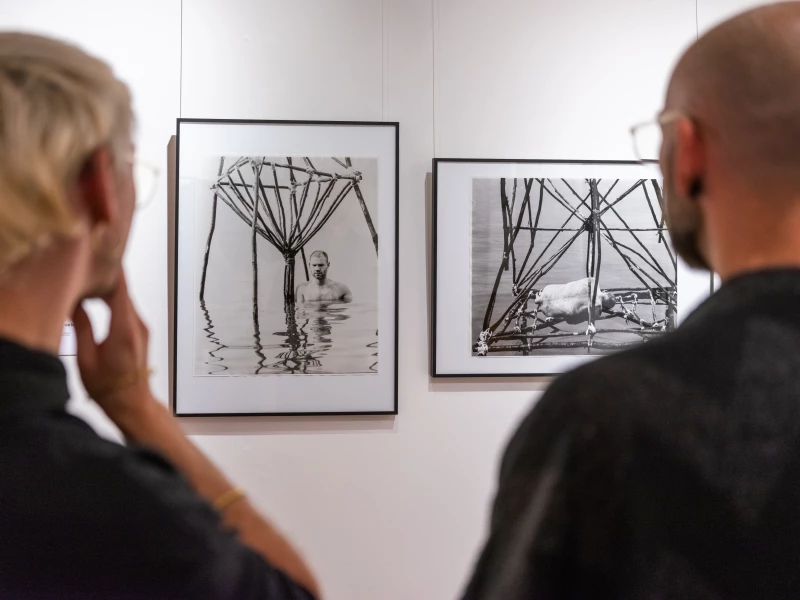 Führung und Filmabend im Lindenau-Museum Altenburg | Ausstellungsansicht „Dieter Appelt – Gerhard-Altenbourg-Preis 2025“ (mit Fotografien aus der Serie „Der Augenturm“, 1977), Lindenau-Museum Altenburg, 2025