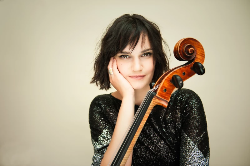 Star-Cellistin Raphaela Gromes kommt nach Ostthüringen | Raphaela Gromes