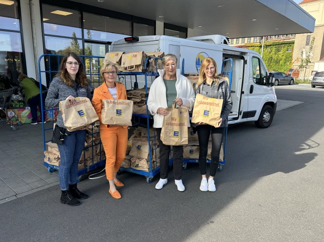 VorschauBild - EDEKA unterstützt mit Hilfe der Kundschaft Thüringer Tafeln