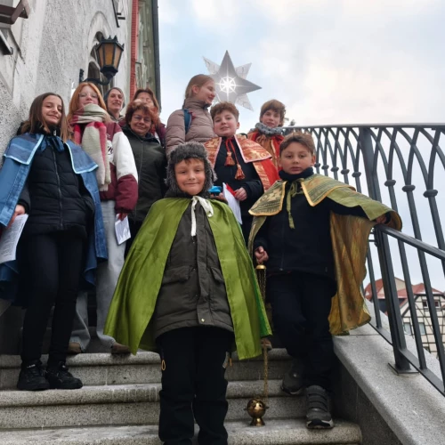 Sternsinger vor dem Schmöllner Rathaus
