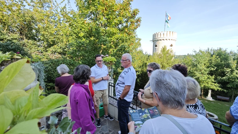 6. Kulturstammtisch in Schmölln – Hillerturm als Kultur- und Zukunftsort | Inhaber Andreas Franke gab eine Führung über das Areal.