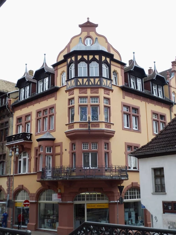 VorschauBild - liebevoll sanierte Dachgeschosswohnung mit kleinem Balkon