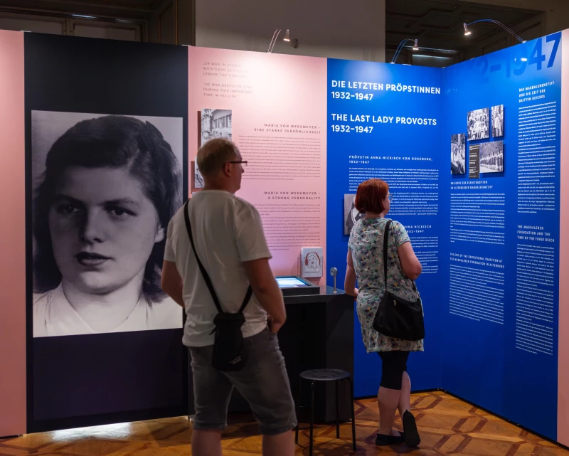Veranstaltungen im Oktober 2025 in den Altenburger Museen | Ausstellungsansicht_Erziehung & Emanzipation, Schloss- und Spielkartenmuseum Altenburg, 2025