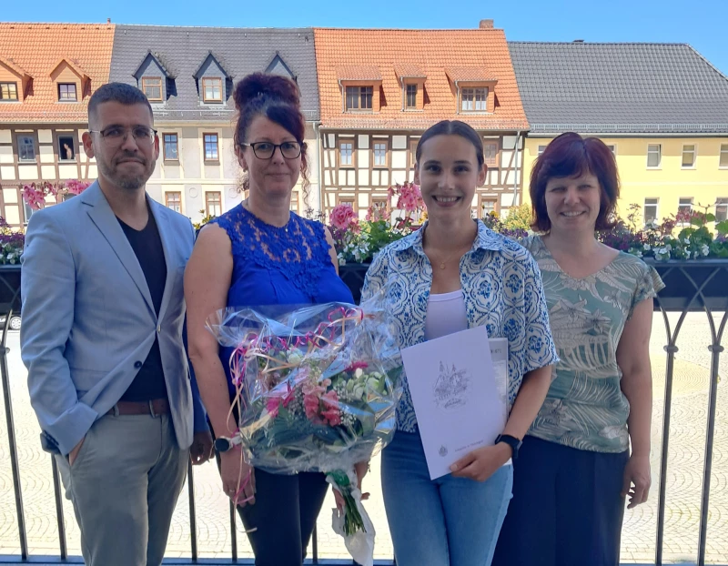 Neue Gleichstellungsbeauftragte in der Stadtverwaltung Schmölln | v.l.: Sven Schrade (Bürgermeister), Antje Porzig (Personalleiterin), Julia Gleißner und Jaqueline Rödel (Hauptamtsleiterin)
