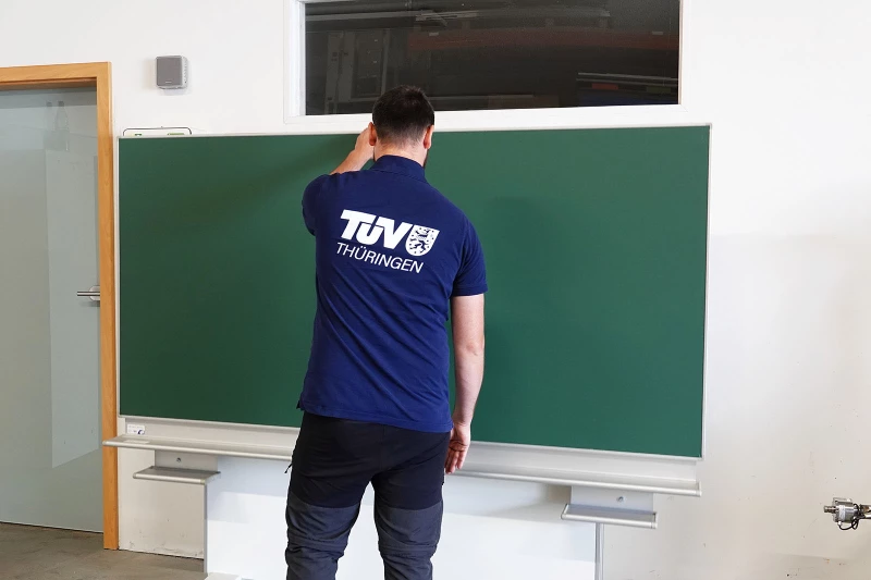 TÜV Thüringen prüft Schultafeln und Whiteboards im Dauertest | 