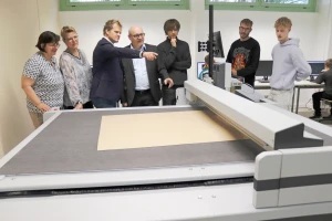 Zukunftsorientierte Ausbildung: Altenburger Piererschule erhält modernen Schneidplotter für Packmitteltechnik