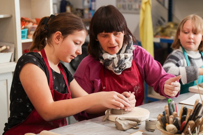 Herbstferienkurse in den Altenburger Museen: Jetzt anmelden | Workshop im KERAMIKstudio im Lindenau-Museum Altenburg