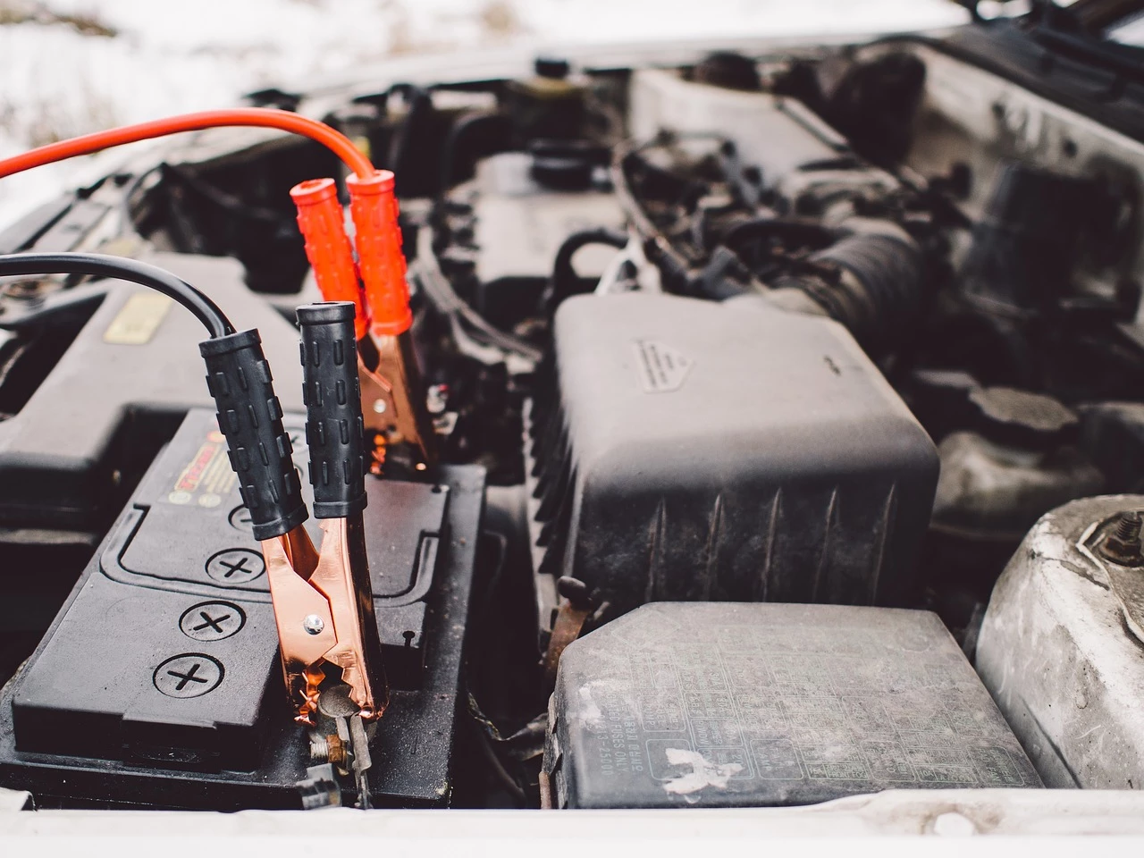 Wintertipps: Batterie im Auto: Warm halten und Kurzstrecken meiden