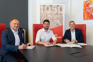 VR‑Bank sponsert „TschuTschu‑Bahn“ beim Altenburger Spielfestival