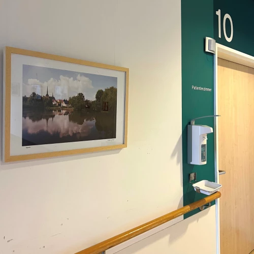 Auf den Fluren von Station 23 laden die Fotos zum Verweilen ein.