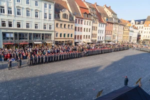 Öffentliches Gelöbnis in Altenburg zieht zahlreiche Besucher an