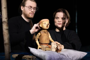 Pinocchios fantastische Reise auf der Bühne im Heizhaus Altenburg