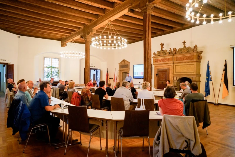 Altenburg auf dem Weg zur Klimaneutralität: | Dr. André Wüste stellte das Konzept im Altenburger Rathaus vor.