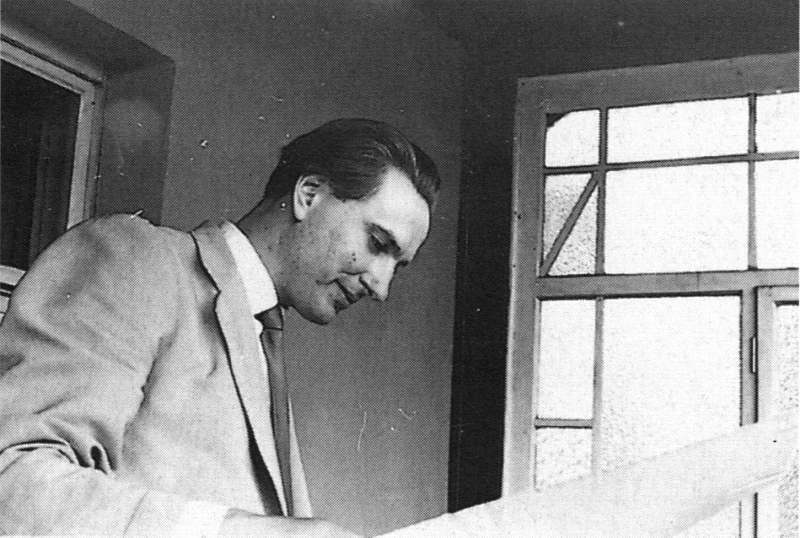 Von der Spinnbahn nach Fernost: Werkbetrachtungen aus dem Nachlass Gerhard Altenbourgs | Gerhard Altenbourg auf der Loggia des Hauses am Braugartenweg, 1956