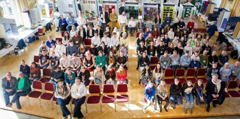 32. Regionalwettbewerb „Jugend forscht“ Ostthüringen begeistert mit „Maximaler Perspektive“ | Gruppenbild - „Jugend forscht“ Ostthüringen 2026