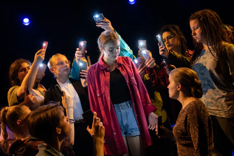 Altenburger Theaterjugendclub präsentiert „WHAT A LIFE – ich will (nicht) hier sein" (Foto: Theater Altenburg Gera)