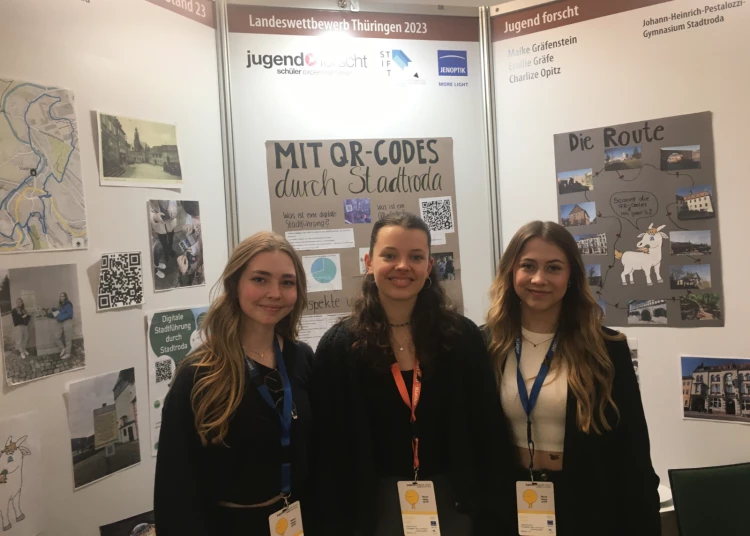 Stand "Mit QR Codes durch Stadtroda" - Bundesfinalistinnen