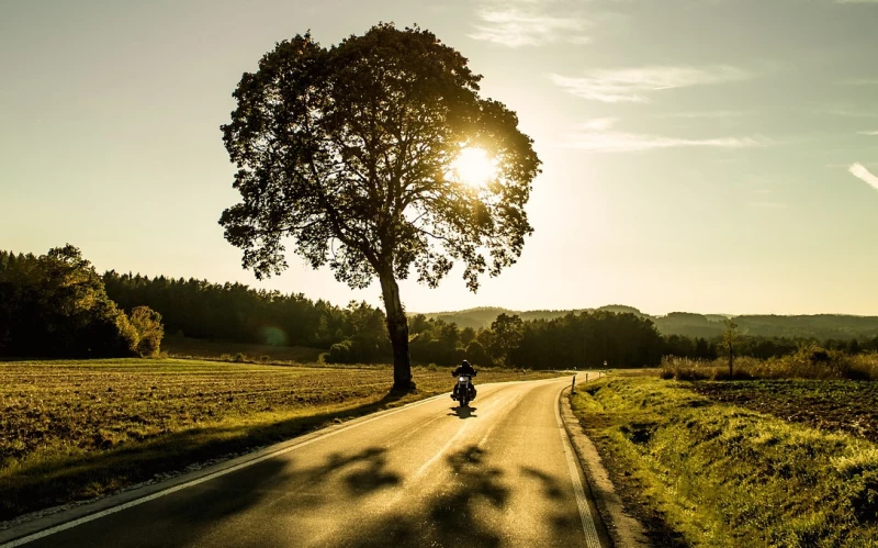 Sonniges Herbstwetter ist für Motorradfahrer oft trügerisch | 