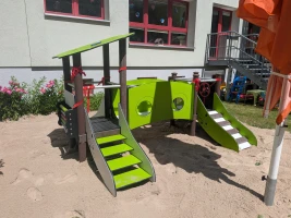 Neues, nachhaltiges Spielgerät bereichert Kita Finkenweg