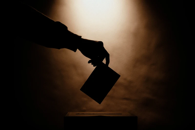 NGG Thüringen wirbt für starke Betriebsräte | Spot an für die Betriebsratswahl: Kreuz machen und ab mit dem Stimmzettel in die Wahlurne. „Mit Betriebsrat haben die Beschäftigten eine starke Stimme gegenüber Chefin und Chef“, sagt Jens Löbel von der Gewerkschaft Nahrung-Genuss-Gaststätten. Die NGG Thüringen ruft die Belegschaften im Kreis Altenburger Land auf, ihre eigenen Gremien bei den Betriebsratswahlen von März bis Mai neu zu wählen.