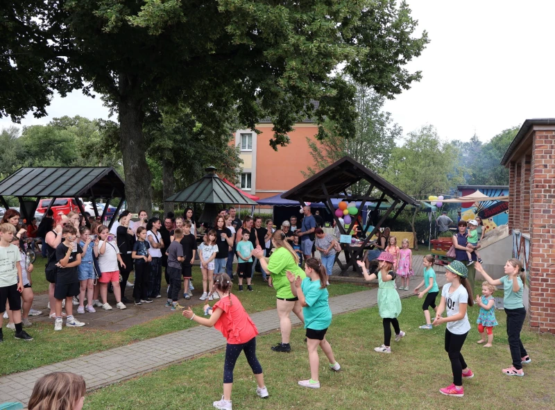 Familienfest zum Johannistag am 21.06.2024 im Schüler-Jugend-Freizeitzentrum in Meuselwitz | Auftritt der Tanzgruppe „The Twisted Snakes“