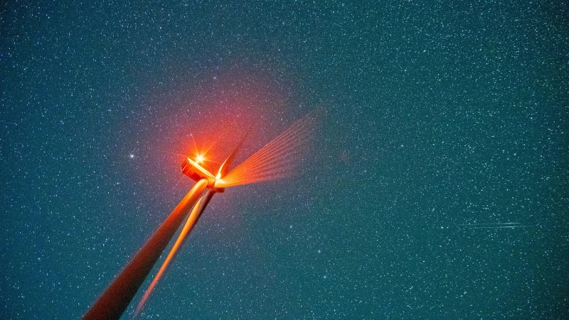 Hohe Windenergieanlagen dürfen bei Dunkelheit nicht mehr permanent blinken | 