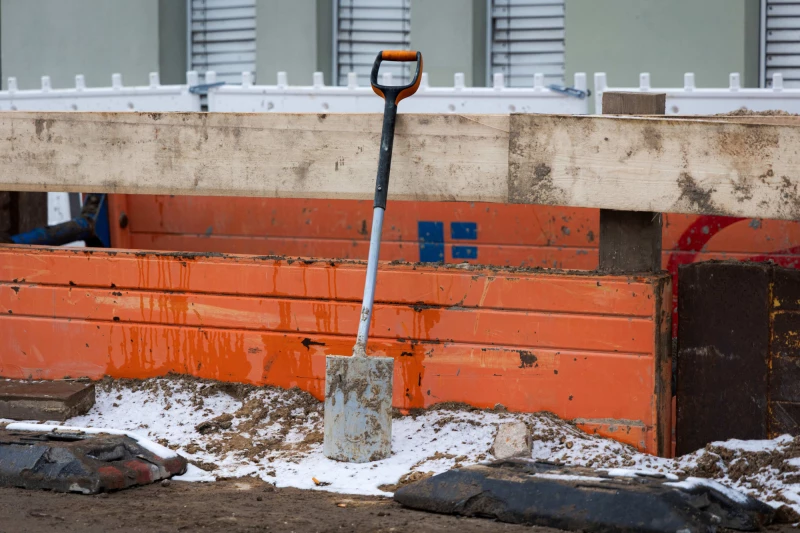 Jobs für 820 Bauarbeiter im Altenburger Land sind „winterfest“ | Wenn der Bau Winterpause macht: Für Bauarbeiter im Landkreis Altenburger Land laufen Job und Lohn weiter – auch wenn Baustellen bei Schnee und Frost lahmliegen. Denn sie können Saison-Kurzarbeitergeld bekommen. Darauf hat die IG BAU Thüringen hingewiesen.