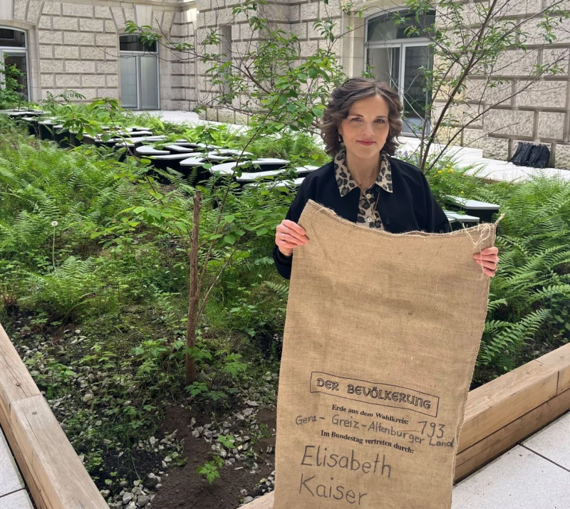 Elisabeth Kaiser beteiligt sich am Kunstprojekt "DER BEVÖLKERUNG" im Reichstagsgebäude | 