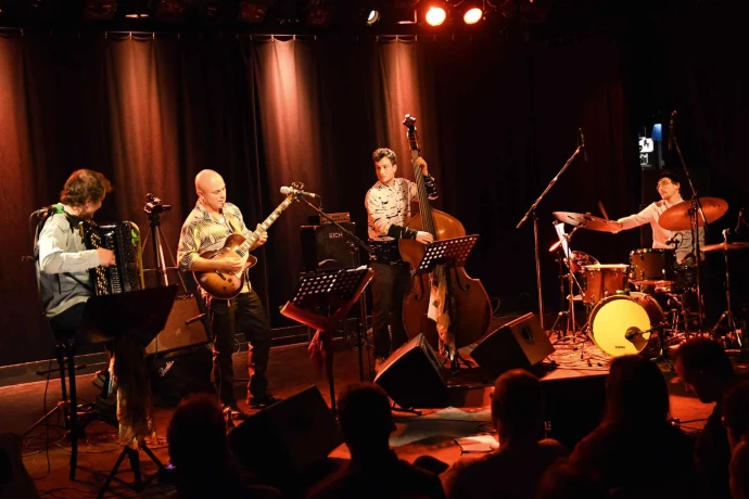 VorschauBild - Jazzkonzert mit „Kaisers Neue Welt“ auf der Baustelle der Burg Posterstein