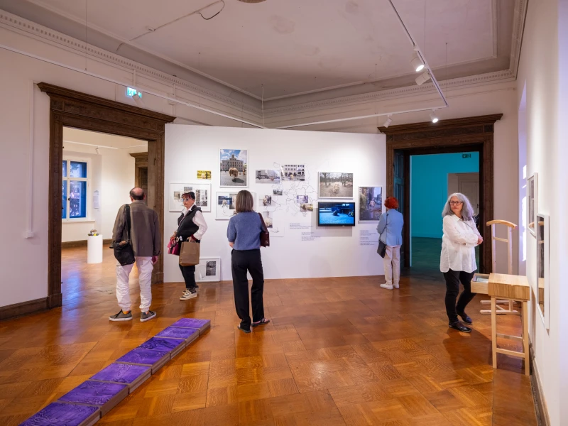 Kaffeekränzchen im Prinzenpalais widmet sich dem Lindenau-Förderpreis 2026 | Ausstellungsansicht „Lindenau-Förderpreis 2026“, Lindenau-Museum Altenburg, 2026