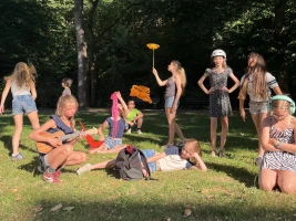 Theaterclub „DIE KIDDIES“ zeigt „GLÜCK GEHABT?!“ im Heizhaus