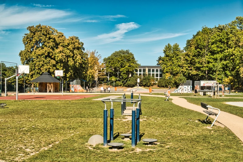 Create – Kreiere Deine Stadt | Spielplatz / kleiner Festplatz am Großen Teich