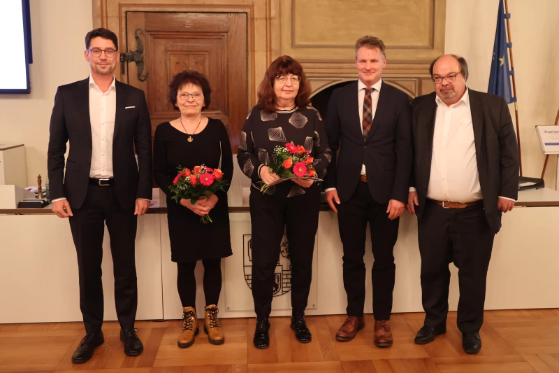 Stadt Altenburg ehrt engagierte Ehrenamtliche | v. L. A. Neumann (Oberbürgermeister), S. Kluge, G. Rieß, C. Götze (Vorsitzender des Stadtrates). Frank Rosenfeld (Bürgermeister)