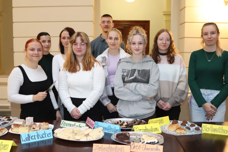Azubis der Kreisverwaltung backen Kuchen und spenden für den Tierschutz | 