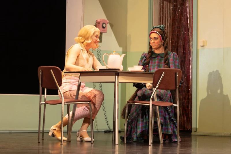 Bühne frei fürs Wochenende – Die Theater-Tipps vom 3. bis 5. Oktober | Harold und Maude_v.l.n.r. Schauspielerin Ines Buchmann und Antonia Marie Waßmund