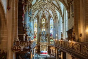 Sonntagsführung zu den Chorfenstern in der Schlosskirche entfällt