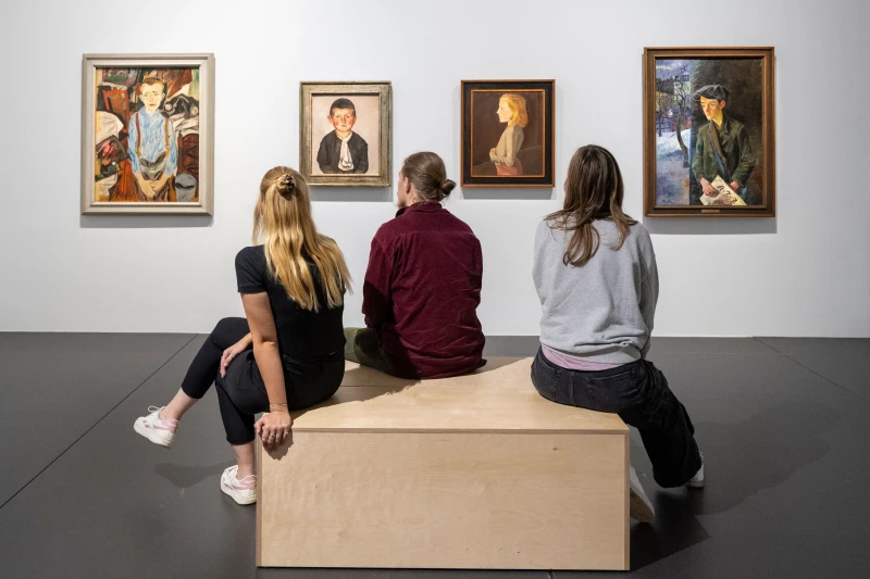 Kunstwerke des Altenburger Lindenau-Museums auf Reisen | Ausstellungsansicht „Modern Times – Bilder der 1920er Jahre“ aus dem Museum für Neue Kunst, Städtische Museen Freiburg, 2024/25