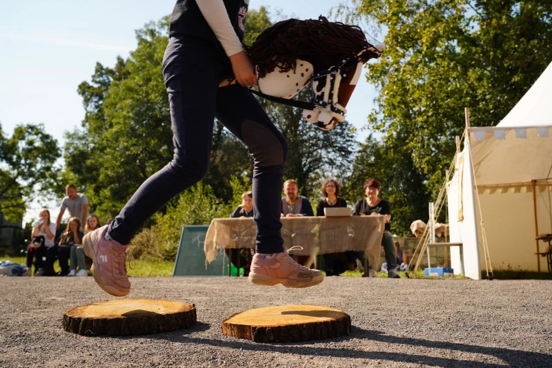 7. Großes Steckenpferdturnier auf Burg Posterstein | Beim Postersteiner Steckenpferdturnier sind alle Gewinner-Kinder.