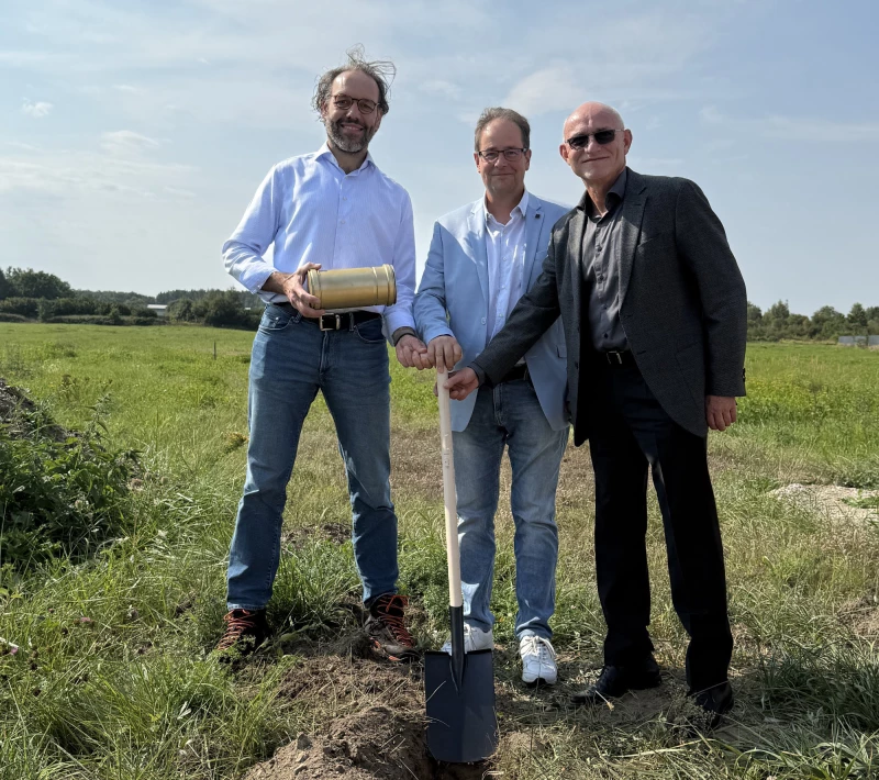 Vom Kunststoffgemisch zum hochwertigen Rohöl | Vorstand der Tubis AG, Robert Ferstl, Bürgermeister von Nobitz, Hendrik Läbe, sowie Landrat Uwe Melzer