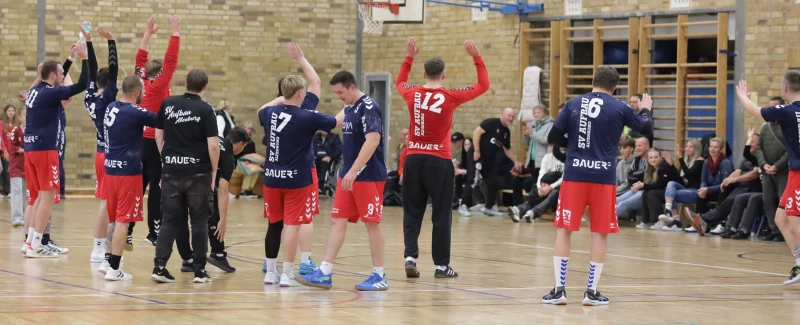 <span>Regionalsport / Handball /&nbsp;</span><span>Regionsoberliga Männer Staffel 1</span> | Die Aufbau-Zweite bedankt sich nach Spielende bei ihren Fans
