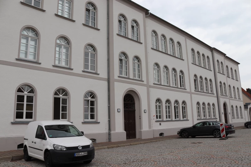 Mehr als 30 Denkmale laden zum Blick hinter die Kulissen ein | Das Verwaltungsgebäude in der Schloßstraße in Schmölln