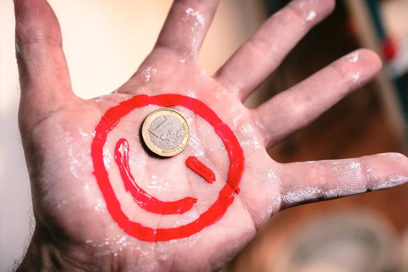 Maler im Altenburger Land streichen mehr Lohn ein  | Der „Euro-Smiley“: Maler im Altenburger Land verdienen mehr Geld.